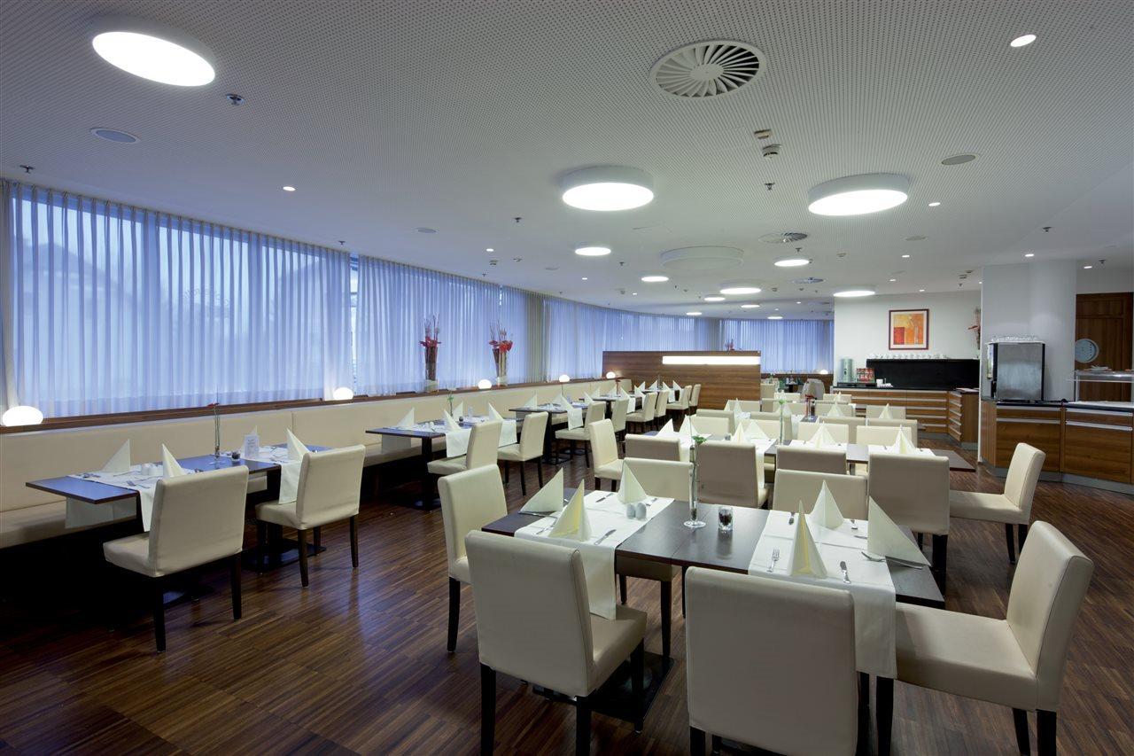 Austria Trend Hotel Salzburg West Restaurace fotografie